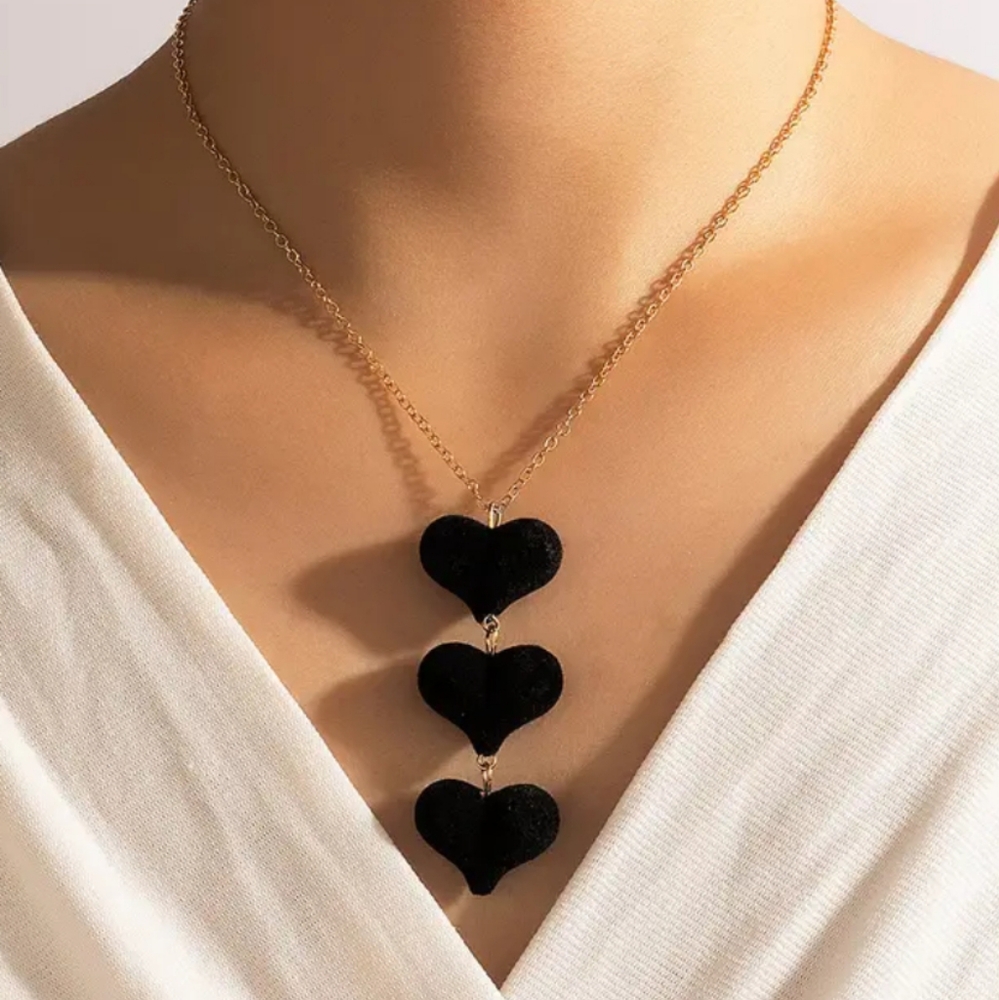 2/$35 Velvet Triple Heart 💗 Charm Necklace. NWT
